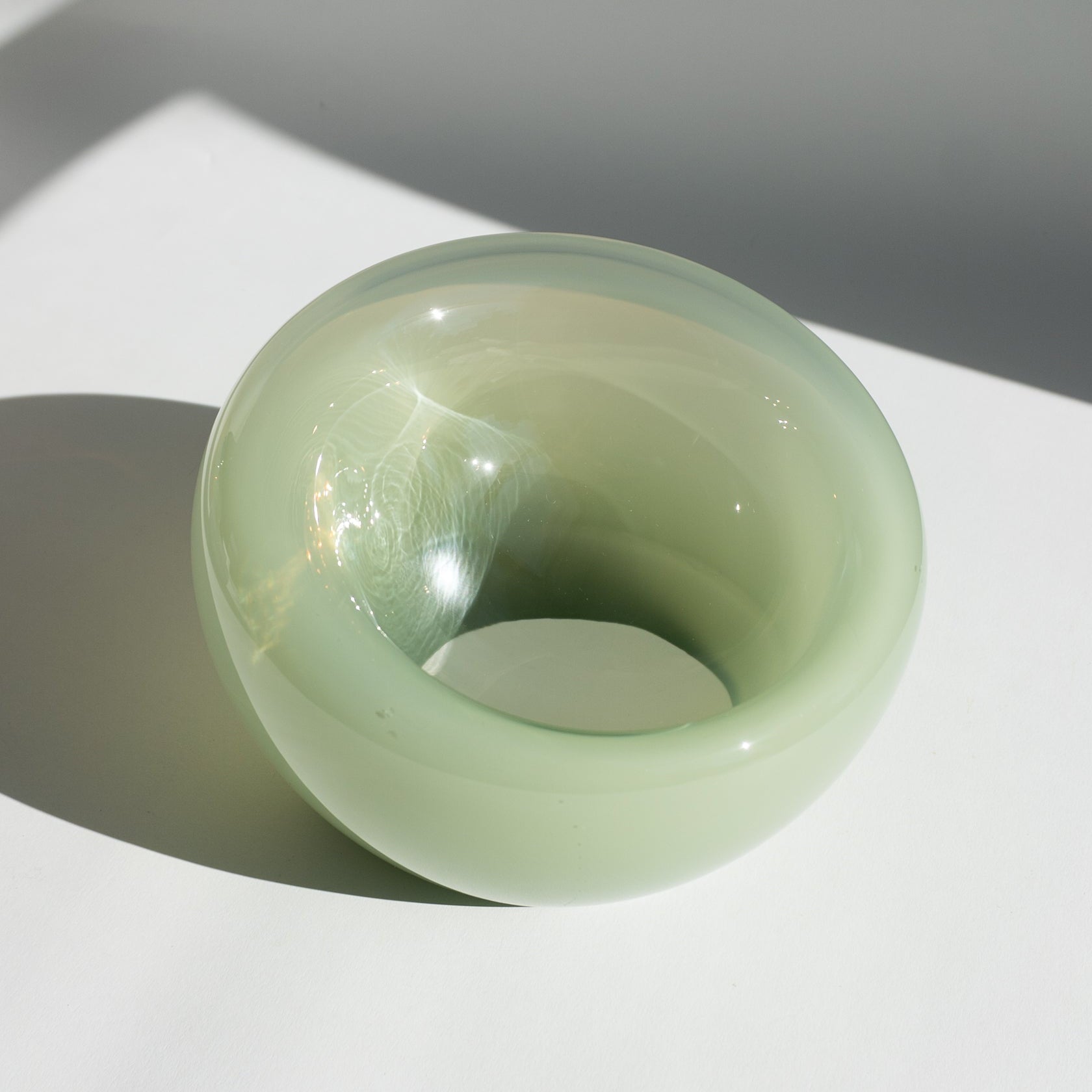 Caldera - XLarge Opaque Hand-Blown Glass Bowl Czar Green – Il'argento