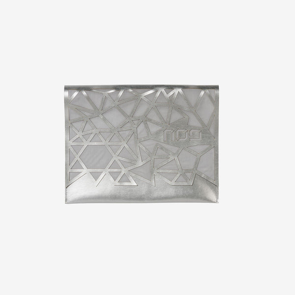The Silver Seder Essentials – 1 Silver Passover Plate, 1 Silver Geometric Matzah Cover, 1 Silver Geometric Afikoman Bag