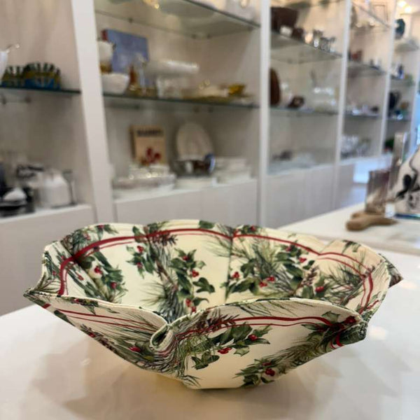 Christmas - N130 Bread Basket Green Berries