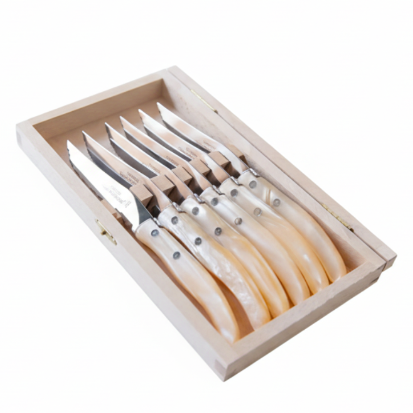 Berlingot Box Steak Knive con fondo blanco