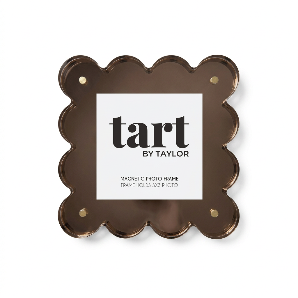 Mini Brown Chrome sobre fondo blanco