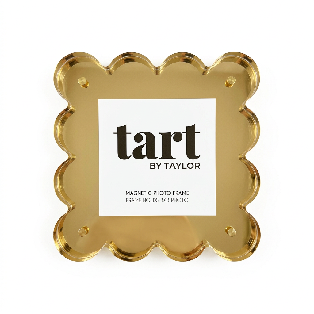 Mini Gold sobre fondo blanco